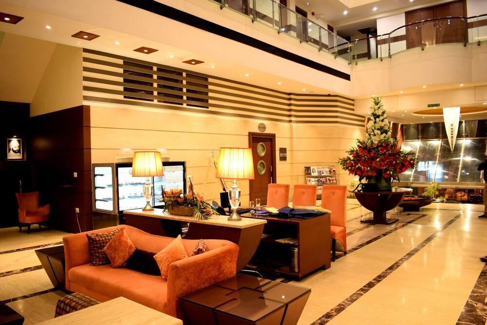 Hotel Royal Cliff Канпур Екстер'єр фото