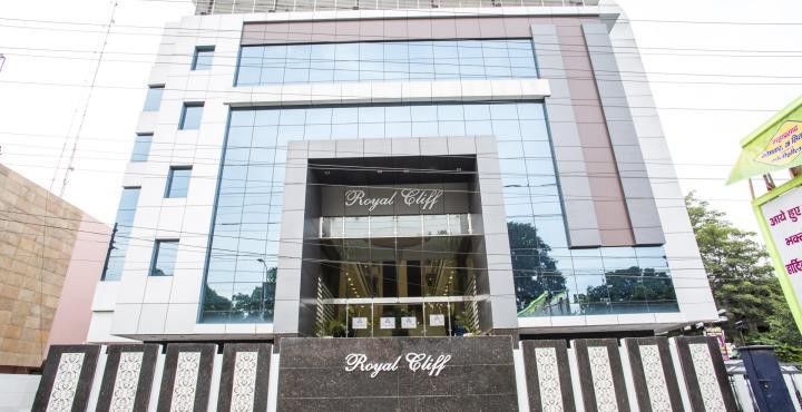 Hotel Royal Cliff Канпур Екстер'єр фото