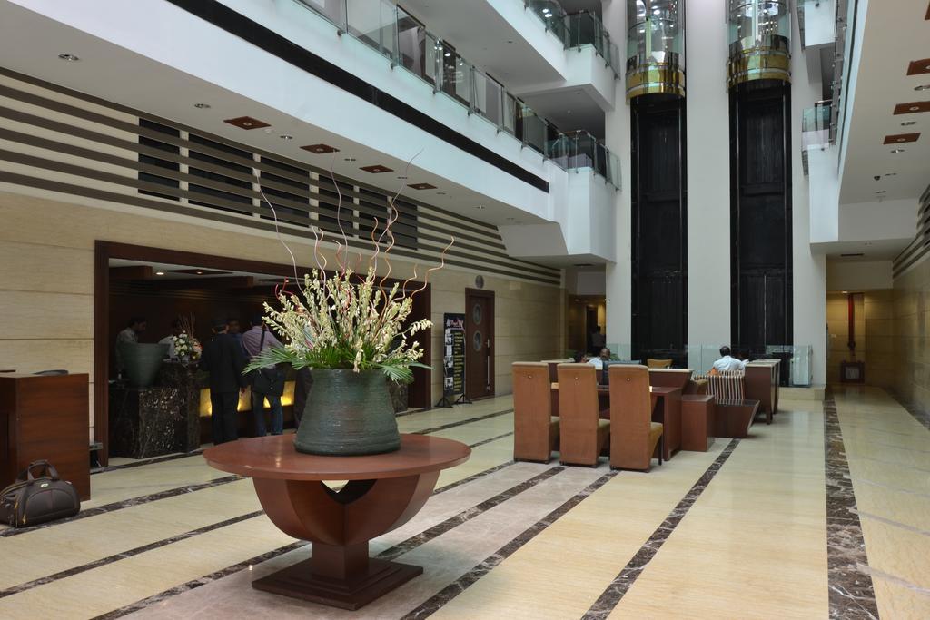 Hotel Royal Cliff Канпур Екстер'єр фото