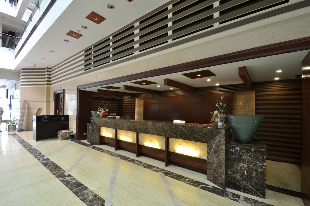 Hotel Royal Cliff Канпур Екстер'єр фото